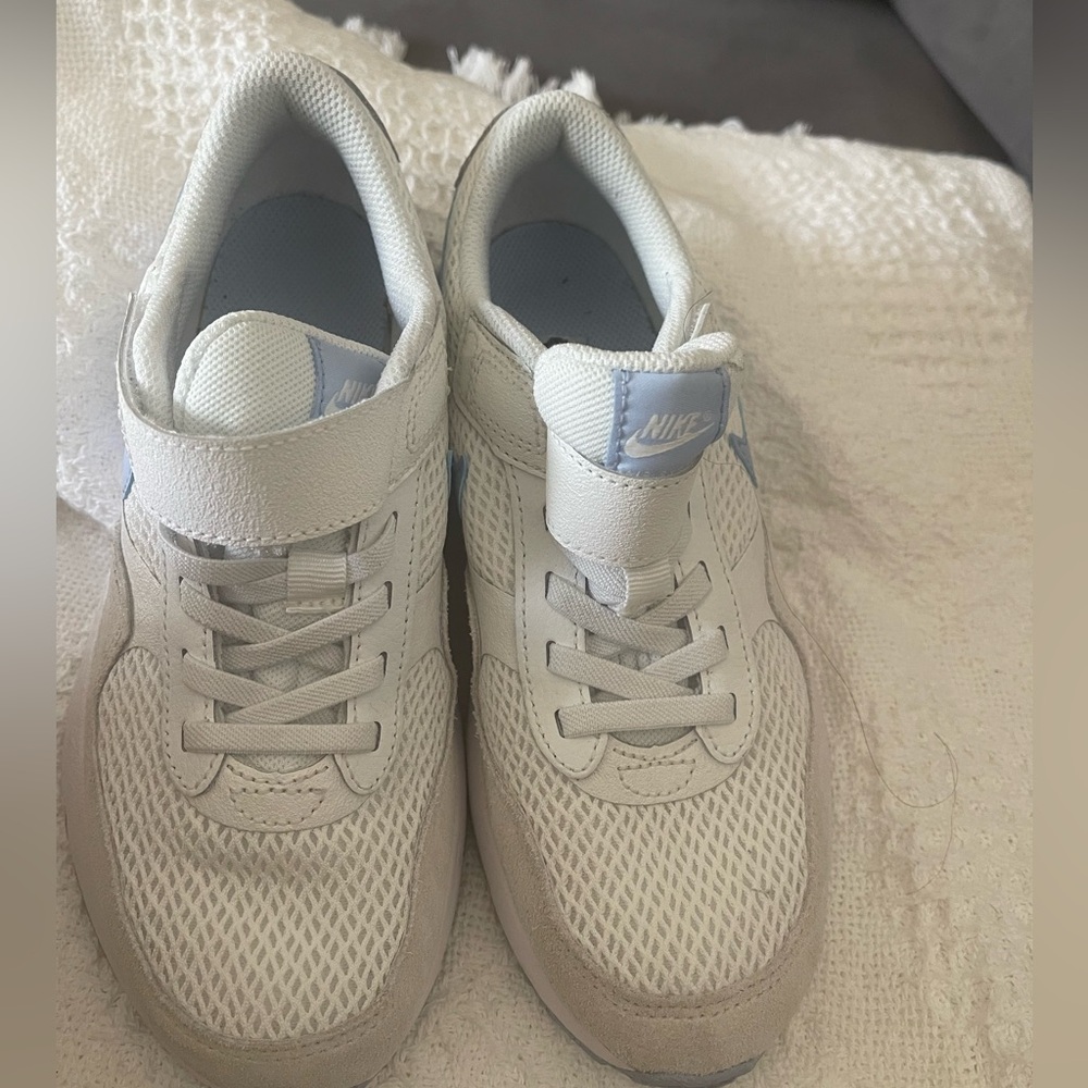 Nike Kids Shoes in White and Light Blue